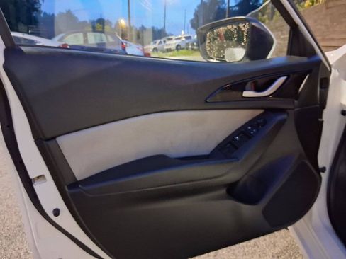 Used 2016 MAZDA MAZDA3 i Sport FWD image 16
