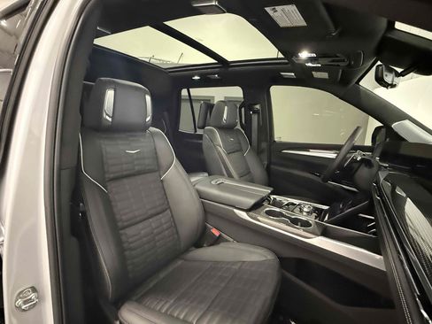 Used 2026 Cadillac Escalade V w/ LPO, ONYX Package AWD/4WD image 30
