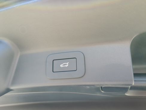 New 2026 Jaguar F-PACE R-Dynamic S image 9