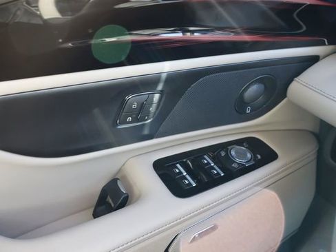 New 2025 Lincoln Nautilus Reserve image 12