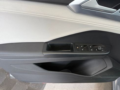 Used 2025 Volkswagen Taos SE image 20