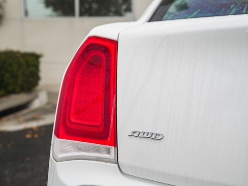 Used 2018 Chrysler 300 Limited image 7