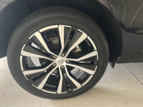 Used 2023 Volvo XC60 B5 Plus AWD/4WD image 28