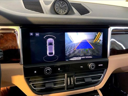 Certified 2023 Porsche Macan image 31
