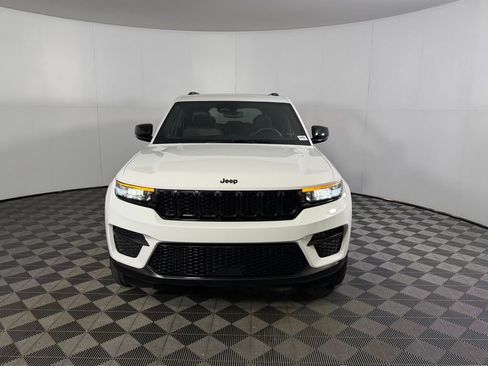 Certified 2023 Jeep Grand Cherokee Altitude image 5