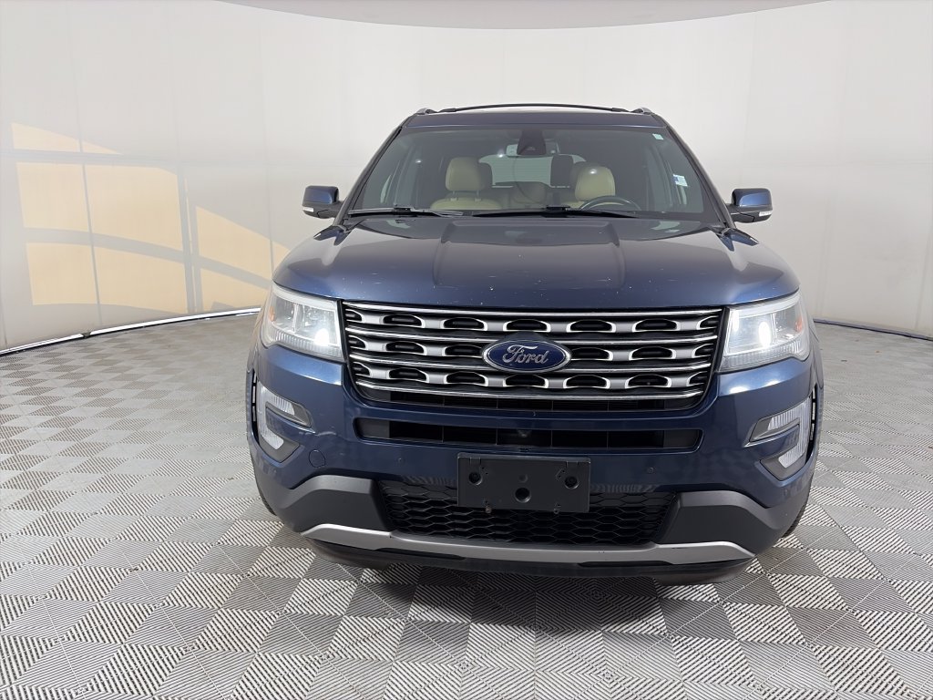 Used 2017 Ford Explorer Limited w/ Equipment Group 301A AWD/4WD image 2