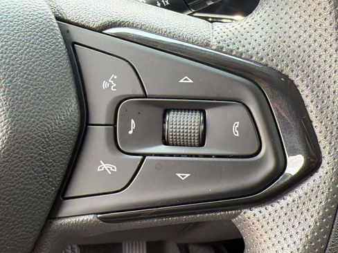 Used 2025 Chevrolet Trax LT FWD image 18