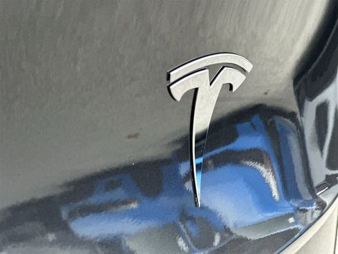 Used 2023 Tesla Model Y Long Range image 10