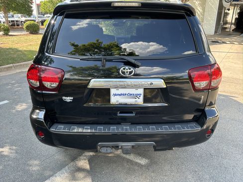 Used 2018 Toyota Sequoia Platinum AWD/4WD image 9