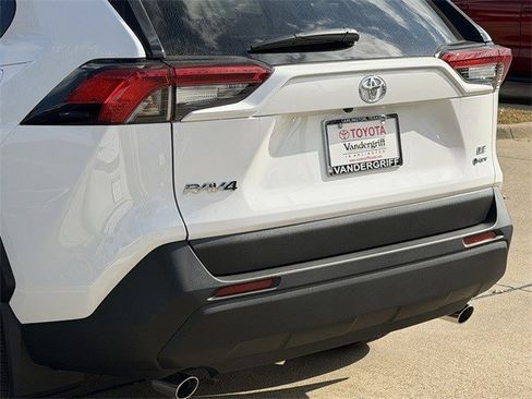 New 2025 Toyota RAV4 LE image 6