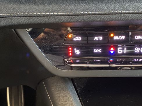 Used 2023 Buick Envision Preferred FWD image 13