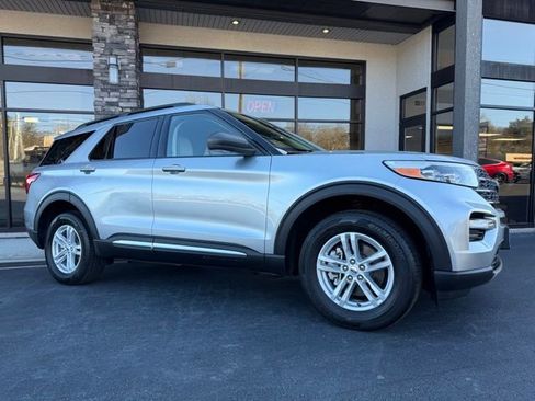 Used 2023 Ford Explorer XLT w/ Equipment Group 202A image 12