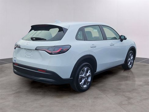 Certified 2023 Honda HR-V LX image 3