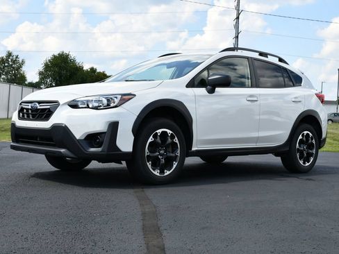 Used 2023 Subaru Crosstrek 2.0i AWD/4WD image 3