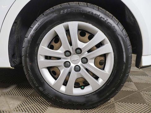 Used 2019 Chevrolet Sonic LT image 16