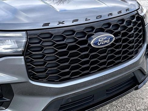 Used 2025 Ford Explorer ST-Line w/ ST-Line Street Pack image 31