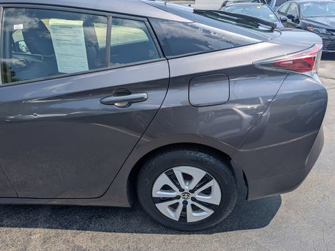 Used 2016 Toyota Prius Three FWD image 4