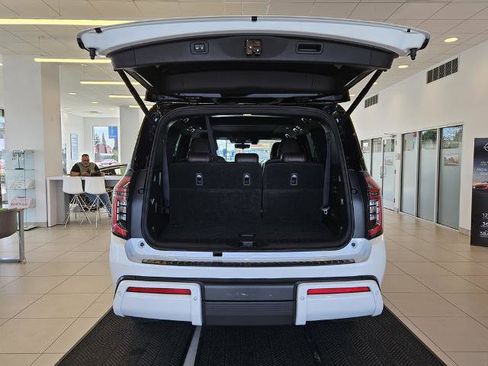 Certified 2025 Nissan Armada Platinum Reserve AWD/4WD image 10