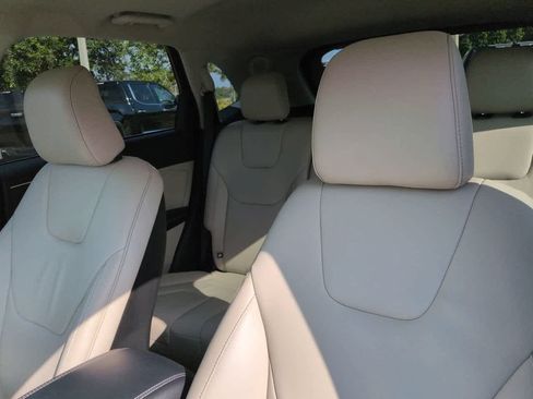 Used 2021 Ford Edge Titanium FWD image 8