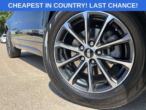 Used 2025 Cadillac XT4 Sport FWD image 6