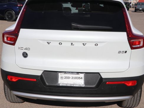 Used 2024 Volvo XC40 B5 Core image 6