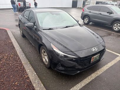 Used 2022 Hyundai Elantra SE w/ Cargo Package