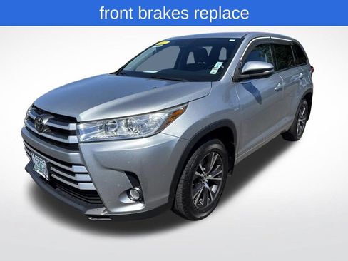 Used 2017 Toyota Highlander Plus AWD/4WD image 3