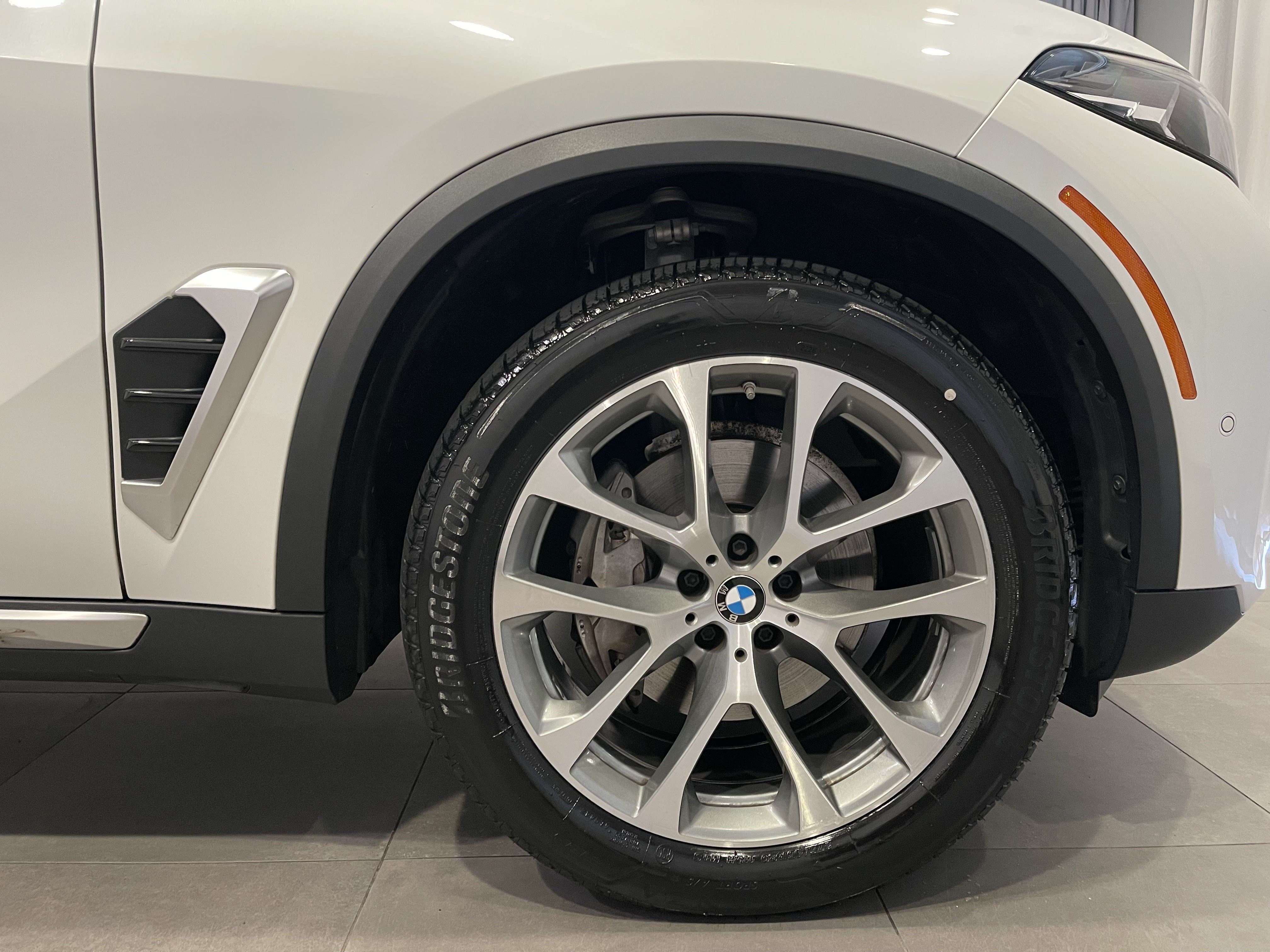 Certified 2024 BMW X5 xDrive40i w/ Parking Assistance Package AWD/4WD image 10