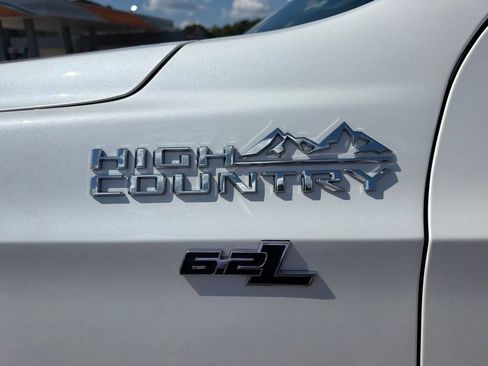 Used 2024 Chevrolet Suburban High Country w/ Advanced Technology Package AWD/4WD image 9