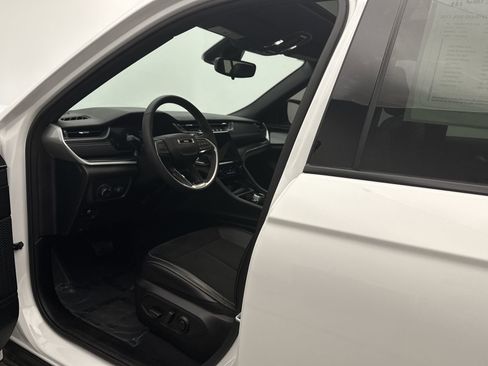 Used 2023 Jeep Grand Cherokee Altitude image 10