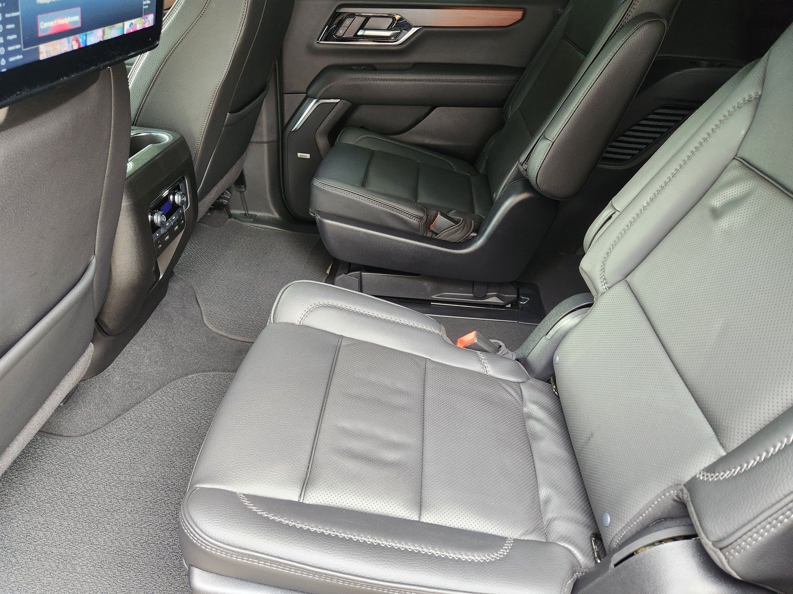Used 2026 GMC Yukon Denali w/ Denali Reserve Package AWD/4WD image 13