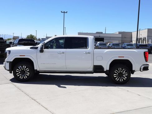 Used 2025 GMC Sierra 3500 Denali Ultimate AWD/4WD image 3