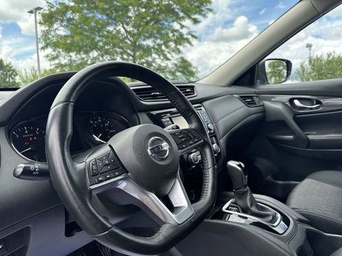 Used 2017 Nissan Rogue SV w/ SV Premium Package AWD/4WD image 21