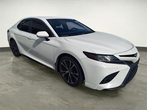 Used 2018 Toyota Camry SE image 7