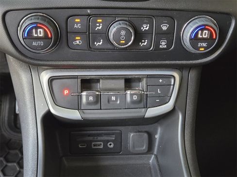 Used 2024 GMC Terrain SLT image 26