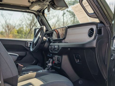 Used 2024 Jeep Wrangler Unlimited w/ Convenience Group image 13