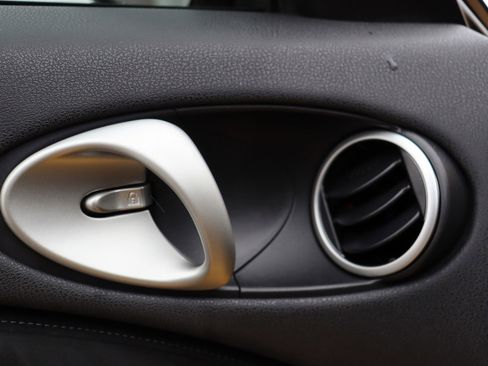 Used 2009 Nissan 370Z Touring w/ Sport Pkg image 19