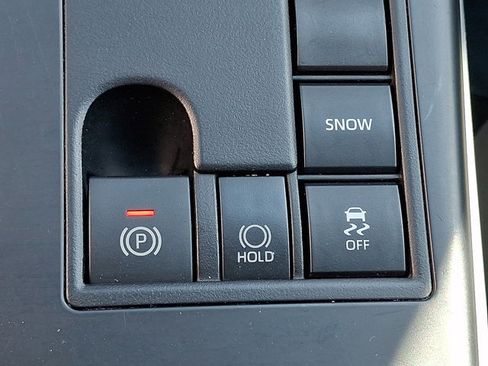 Used 2023 Toyota Highlander LE image 27