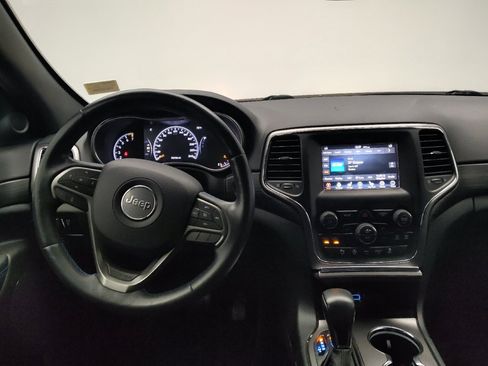 Used 2019 Jeep Grand Cherokee Laredo AWD/4WD image 22