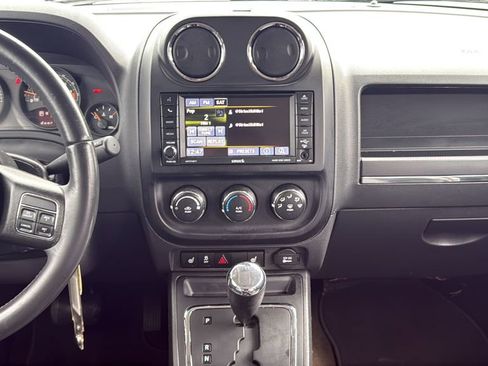 Used 2017 Jeep Patriot High Altitude AWD/4WD image 16