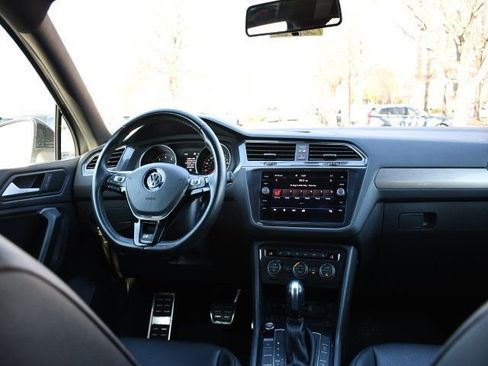 Used 2020 Volkswagen Tiguan SE R-Line image 18