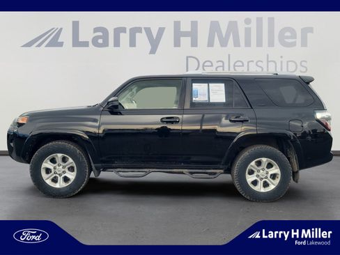 Used 2016 Toyota 4Runner SR5 image 2