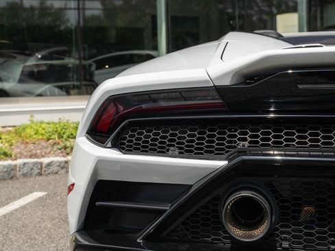 Used 2020 Lamborghini Huracan EVO image 26