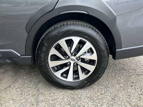 Certified 2025 Subaru Outback Premium AWD/4WD image 11