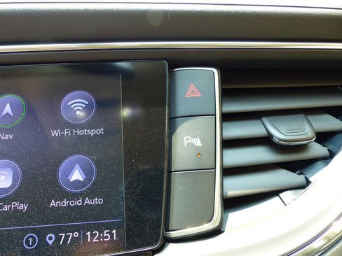 Used 2021 Buick Enclave Essence w/ Sound and Sites Package image 32