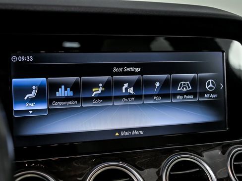 Used 2019 Mercedes-Benz E 300 4MATIC image 35