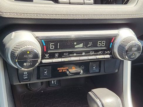 Used 2019 Toyota RAV4 Limited w/ Carpet Mat Package AWD/4WD image 17