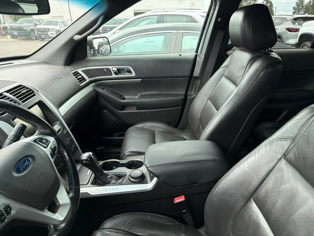 Used 2015 Ford Explorer XLT w/ Equipment Group 202A AWD/4WD image 17