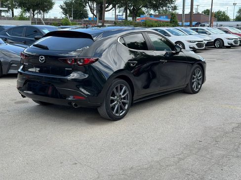 Used 2020 MAZDA MAZDA3 Hatchback w/ Preferred Package FWD image 11