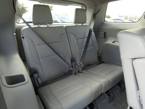 Used 2023 GMC Acadia SLT image 31